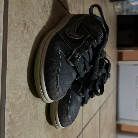 NIKE DUNK LOW SE (GS)-IRON GREY/PHANTOM-GHOST GREEN - Picture 2 of 3